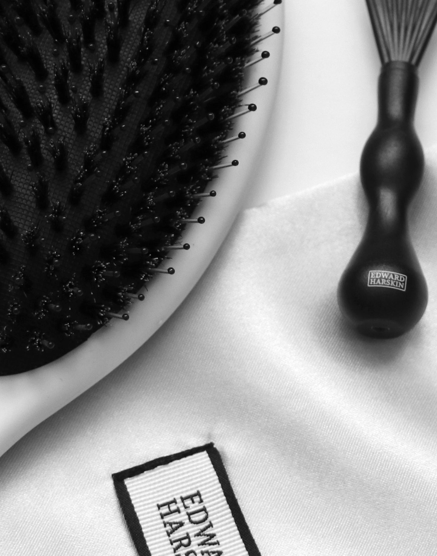 N˚ 02 Detangling Hairbrush